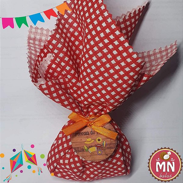 20 trouxinhas com 5 balas de coco tecido festa junina com tag