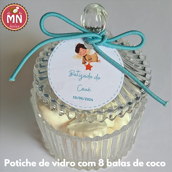 10 mini bombonieres de vidro 120 ml, 6 cm x 9 cm com 8 balas tradicionais sem recheio e tag personalizada 4,5 cm diâmetro e elástico roliço para batizado
