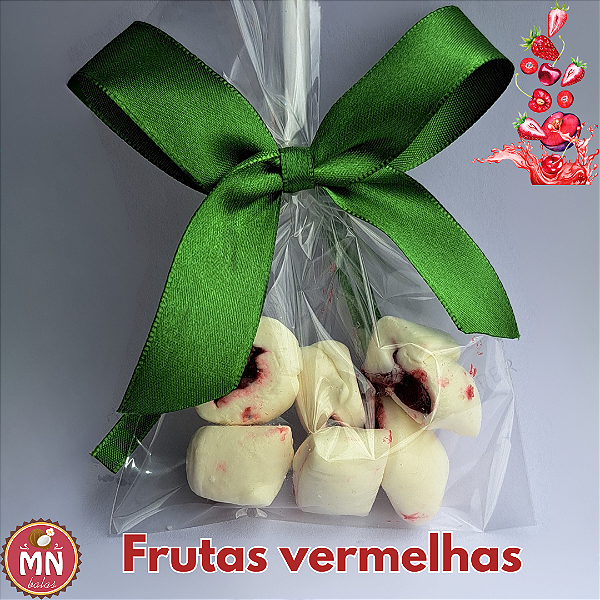 25 saquinhos com 6 balas recheadas de frutas vermelhas no laço de cetim de amarrar