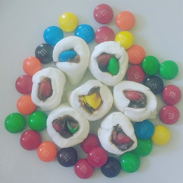 Kg da bala de coco tradicional com recheio brigadeiro com M&M's com 150 balas