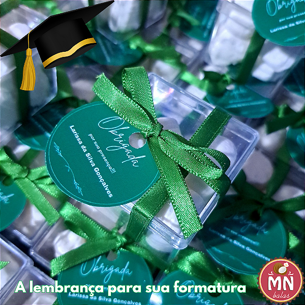 Kit com 10 caixinhas de acrílico 5 cm x 5 cm com 6 balas tradicionais sem recheio e tag personalizada formatura