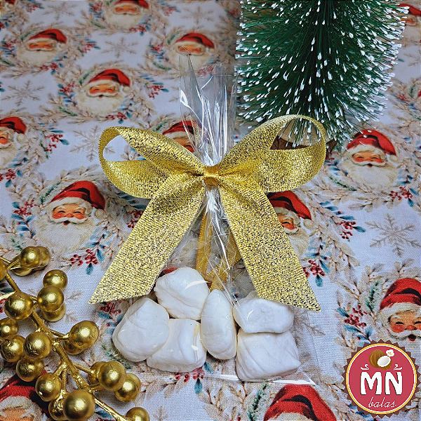Unidade do saquinho com 6 balas tradicionais sem recheio e fita dourada brilhante de amarrar natal