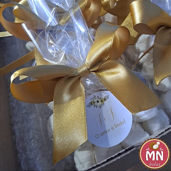 Kit 25 Saquinhos com 6 balas tradicionais sem recheio fechados com fita e tag personalizada casamento noivado