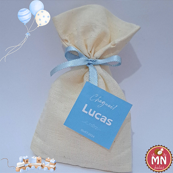 Unidade do saquinho de algodão 9 cm x 13 cm com 7 balas tradicionais sem recheio tamanho normal e tag personalizada pendurada lembrança maternidade