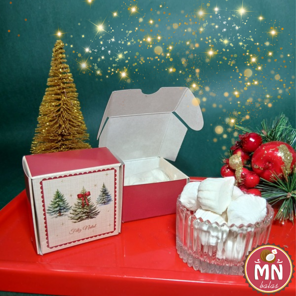 Unidade da caixa de natal tamanho p pinheiro com 4 balas de coco tradicionais sem recheio 6,5 cm x 6,5 cm x 3,5 cm
