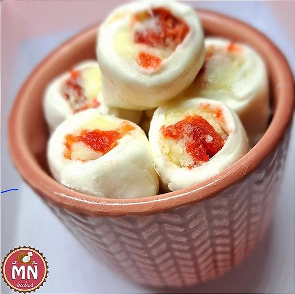 100 g tradicional recheada de leite ninho com morango com 15 a 20 balas