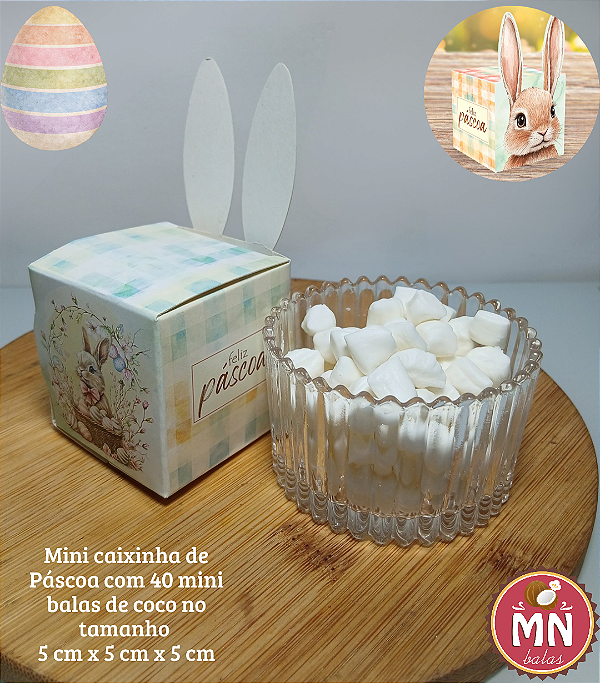 Unidade da Mini caixinha de Páscoa com 40 mini balas de coco. A caixinha é no tamanho 5 cm x 5 cm x 5 cm