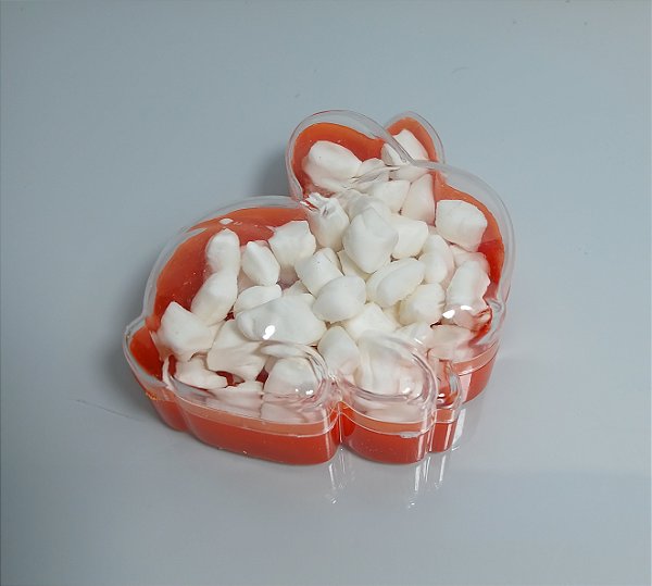 Unidade do coelhinho de acrílico 7 cm x 8 cm x 3 cm com 60 mini balas de coco tradicionais (sem recheio)