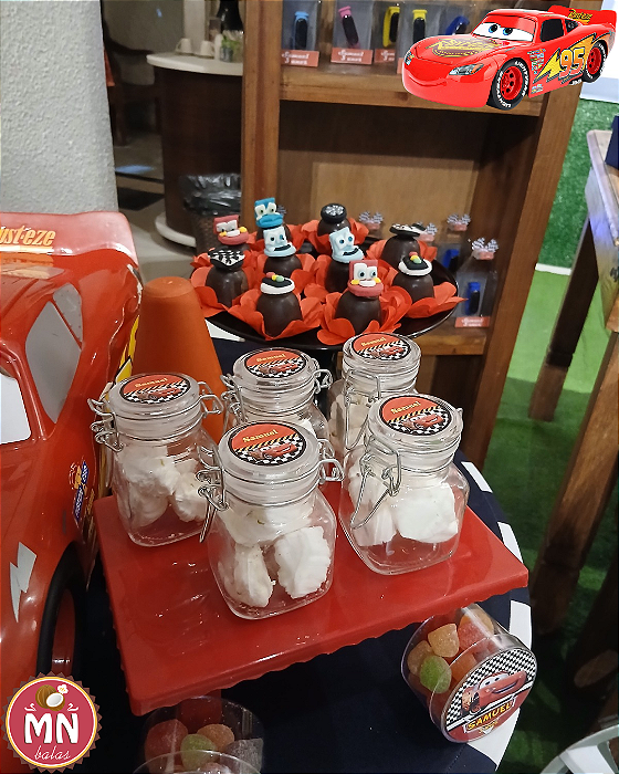 Unidade do pote de 100 ml hermético vidro com silicone com 6 balas de coco e tag redonda adesivada