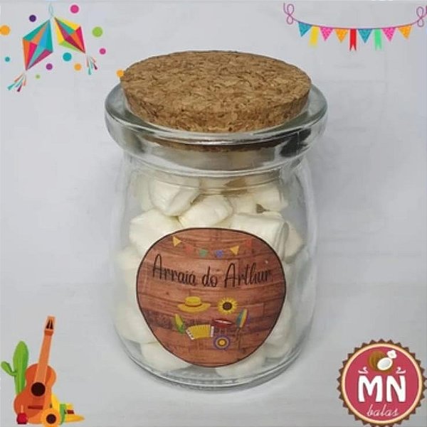Kit com 10 potinhos de vidro com tampa rolha de 110 ml 50 mini balas de coco tradicionais sem recheio com tag adesivada 3,5 cm personalizada