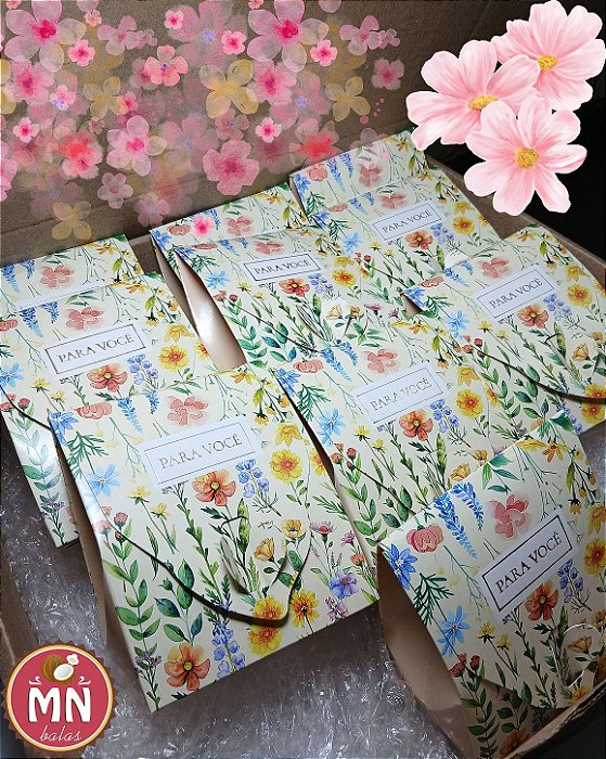 Unidade da caixa mimo atelier das flores no tamanho 10 cm x 6 cm x 11,5 cm com 15 balas recheadas de docinho de coco e brigadeiro/chocolate 50% cacau
