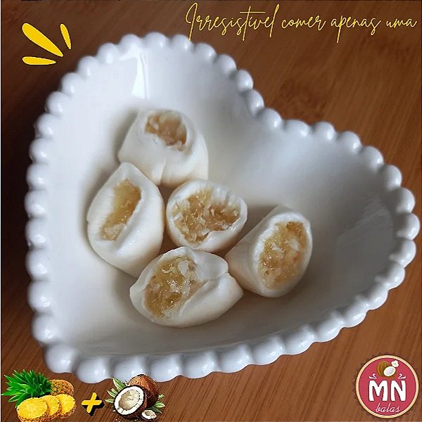 100 g tradicional recheada de Abacaxi com coco com 15 a 20 balas no tamanho normal