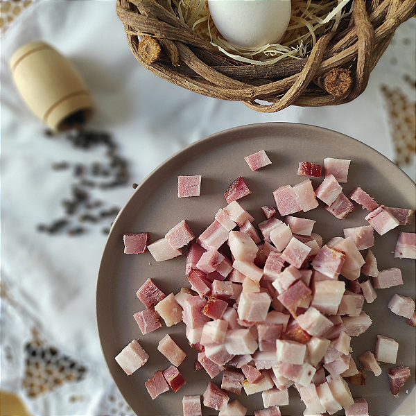 BACON ARTESANAL DEFUMADO EM CUBOS PACOTE 500G