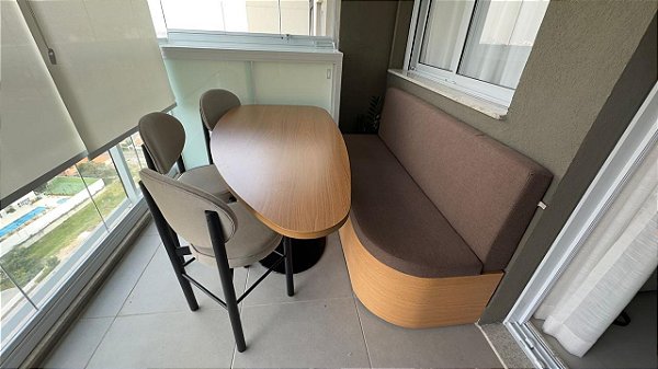 Banco Reto Califórnia 180cm + mesa orgânica freijó + 3 cadeiras Urban