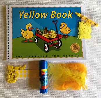 Kit especial - Livro de Atividades - Yellow Book com kit colagem