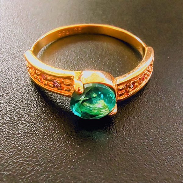 Anel com zircônia verde Folheado a Ouro 18k