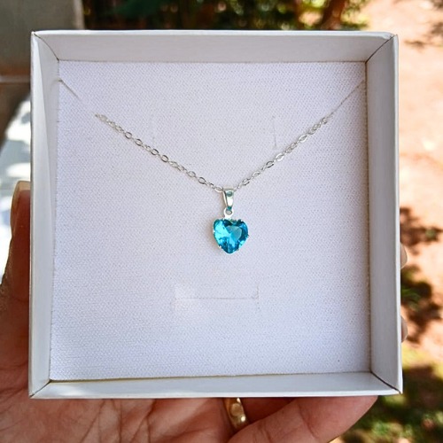 Colar Coração Azul Claro Banhado na Prata 925 | Semijoia Hipoalergênica Delicada