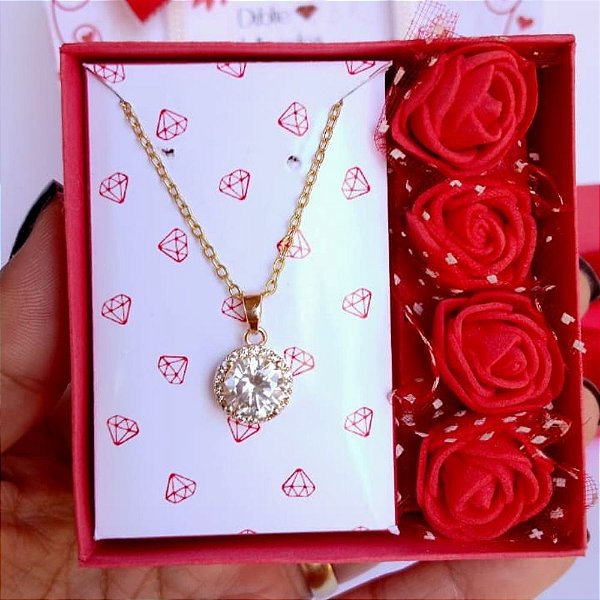 Kit Presente Dia dos Namorados Colar Ponto de Luz Banhado Ouro 18k com Caixa de Rosas