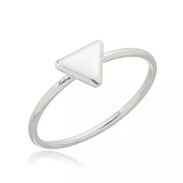 Anel feminino com  Triângulo  - Prata 925