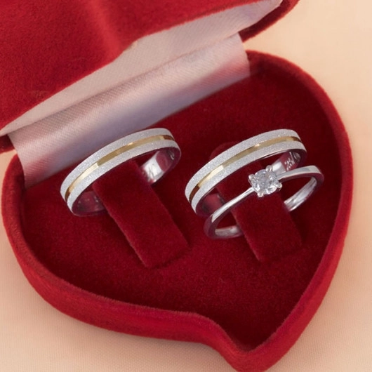 Par de alianças com friso banhado a ouro 18K Esme 3mm de namoro + anel solitário Classic prata 950