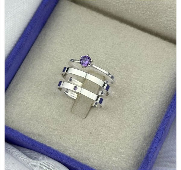 ALIANÇAS DE NAMORO PRATA 950 COM ANEL SOLITARIO DE COMPROMISSO RETA 2MM POLIDA COM PEDRA ROXA 'LILAS'