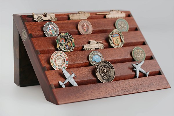 82 - Expositor de medalhas