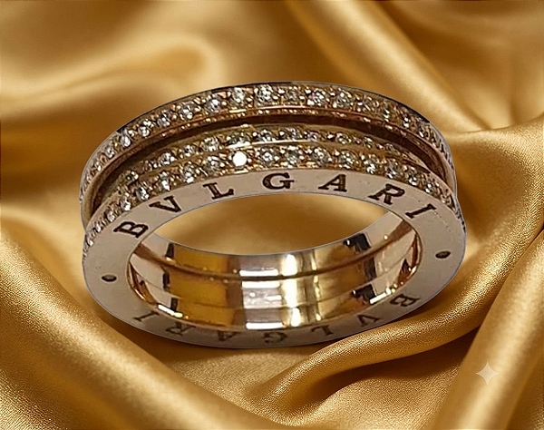 Anel de Ouro Amarelo 18k. Modelo Tipo Bvlgari Com Diamantes Naturais e 7mm de largura