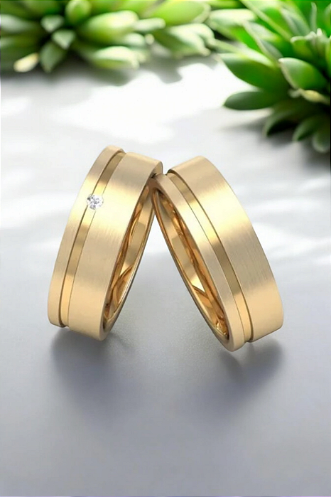 Par de Aliança com 14 gramas de Ouro Amarelo 18K com 1 Diamante Natural.