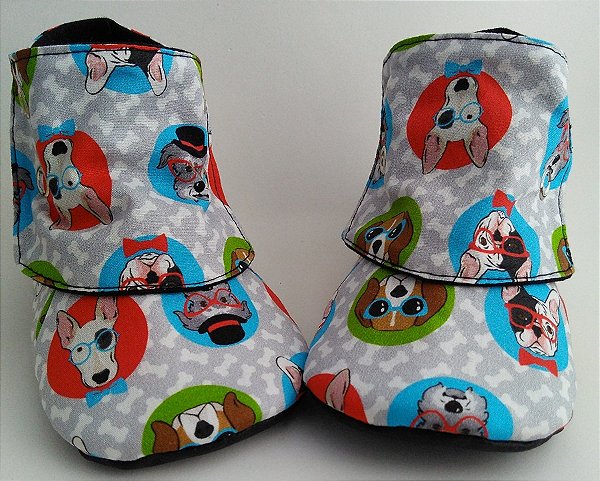 Botinha em Tecido com Botões