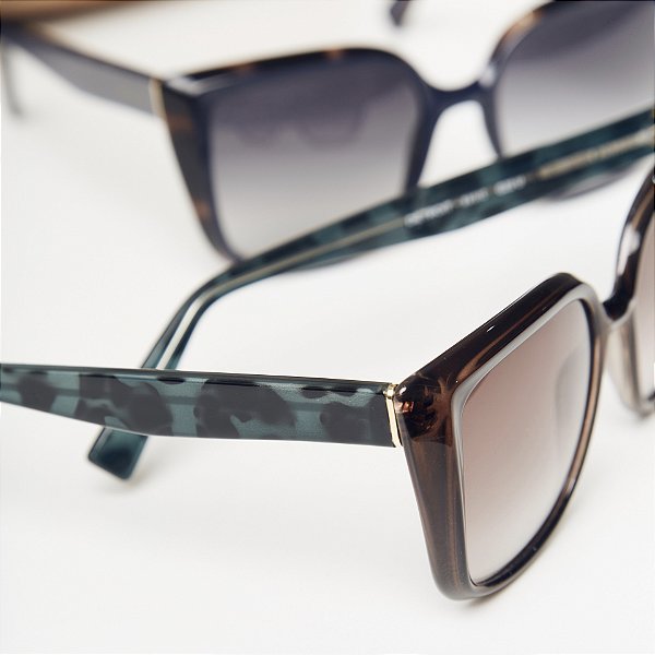 OCULOS DE SOL MARROM HASTES VERDE - MODELO LUIZA