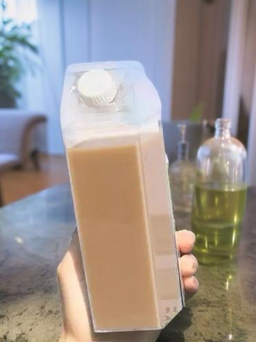 Garrafa Porta  Leite 1 litro incolor com Vedação Silicone Na Tampa 2 unidades