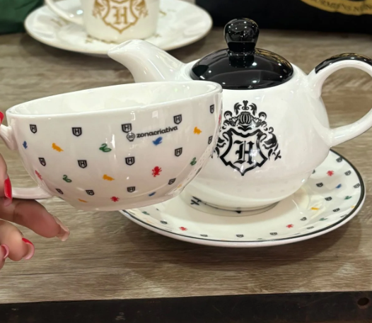 Conjunto De Chá Bule E Xícara Pires  Harry Potter Hogwarts Colecionável- Licenciado