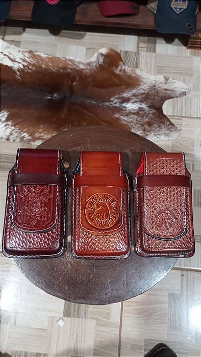 Capa para celular com passador