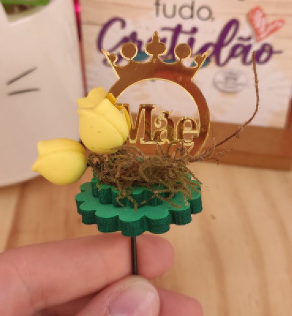 Enfeite florzinha amarela no vazinho