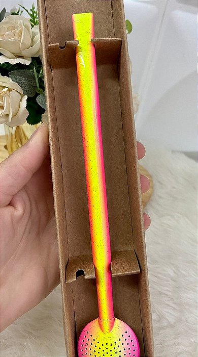 Bomba de chimarrão colorida: amarela e rosa