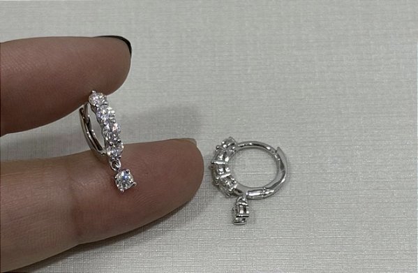 Argola em moissanite