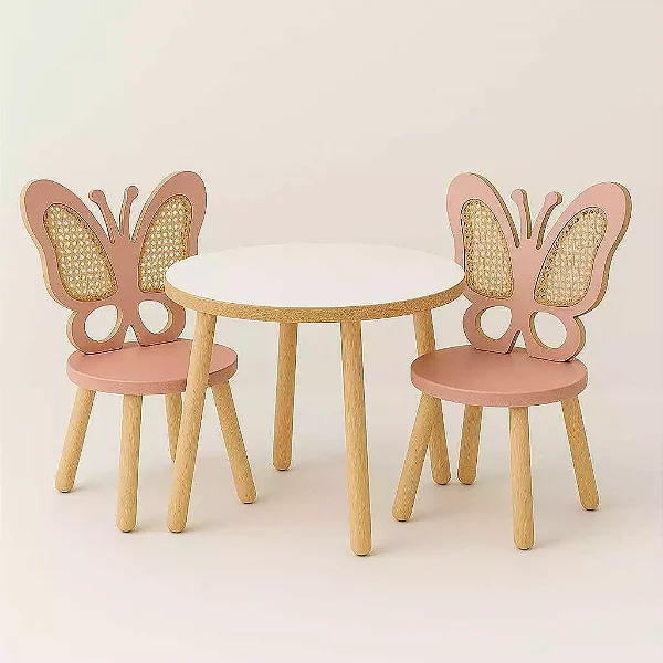 Mesa com 2 cadeiras modelo borboleta com detalhes em talagarça