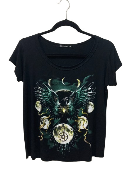 Camiseta Feminina Corvo, Pentagrama e Fases da Lua.