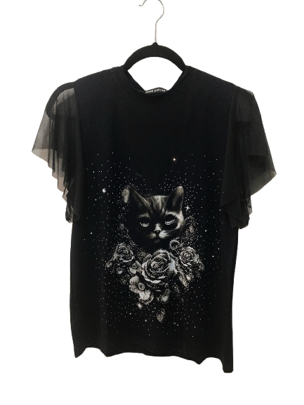 Blusa Feminina Gato Místico com Rosas – Mangas de Tule.