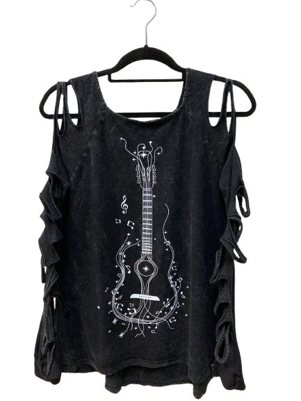 Blusa Feminina Estonada com Estampa de Violão e Mangas Longas Vazadas.