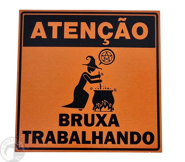 Placa em MDF Bruxa Trabalhando