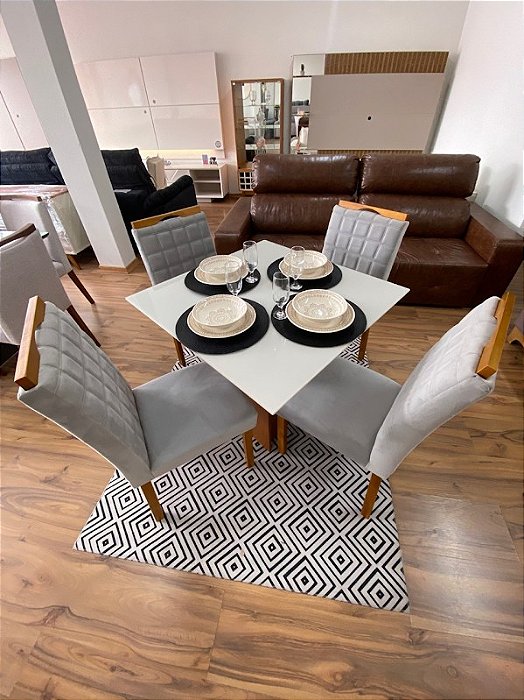 Mesa de Jantar Slim 4 lugares 90X90 C/ 4 cadeiras estofadas em madeira -  Stok Móveis