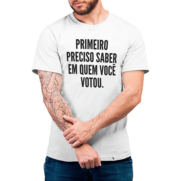 Primeiro Preciso Saber Em Quem Você Votou - Camiseta Basicona Unissex