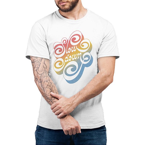Slow Down de Lygia Pires - Camiseta Basicona Unissex