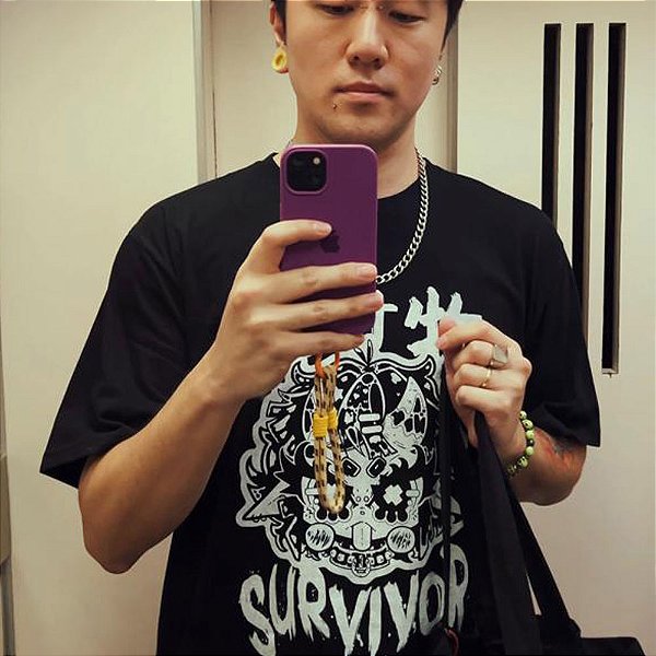 Bakemono Survivor - ESCURA - Camiseta Basicona Unissex