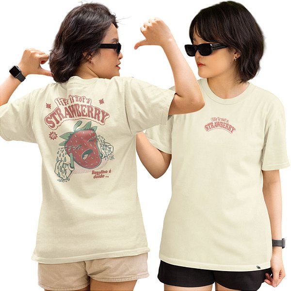 Life is not a Strawberry - FRENTE e COSTAS - Camiseta Basicona Unissex