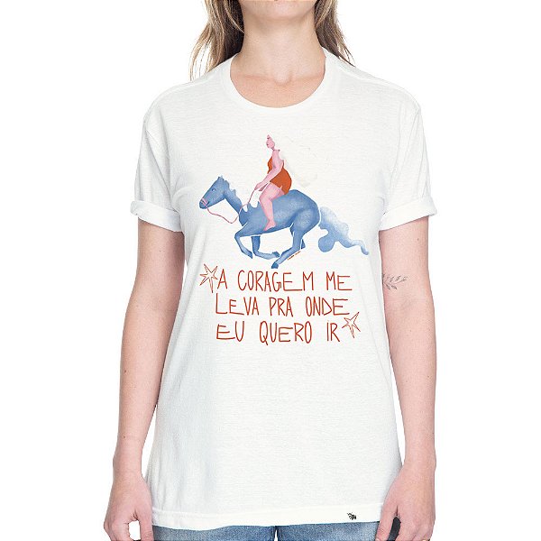 A Coragem me Leva de Barbara Tristão - AZMINA 25 - Camiseta Basicona Unissex