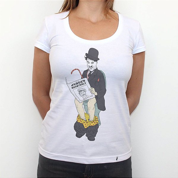 Chaplin in Bathroom - Camiseta Clássica Feminina