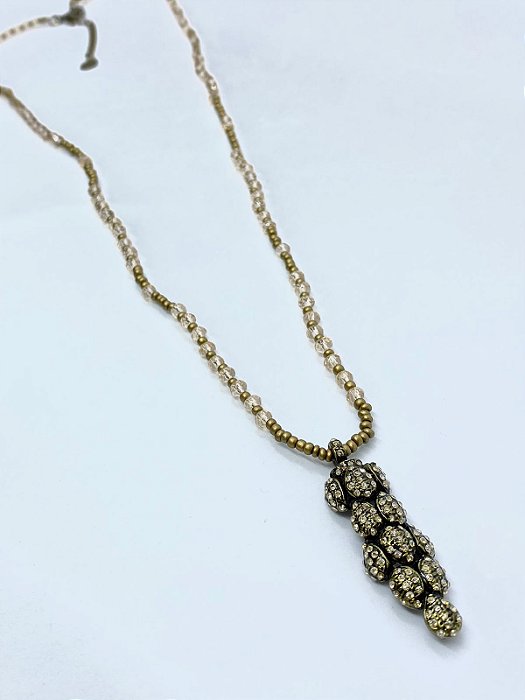 COLAR 1V. DE CRISTAIS BEGE TRANSP. COM MISSANGAS E PING STRASS GOHON