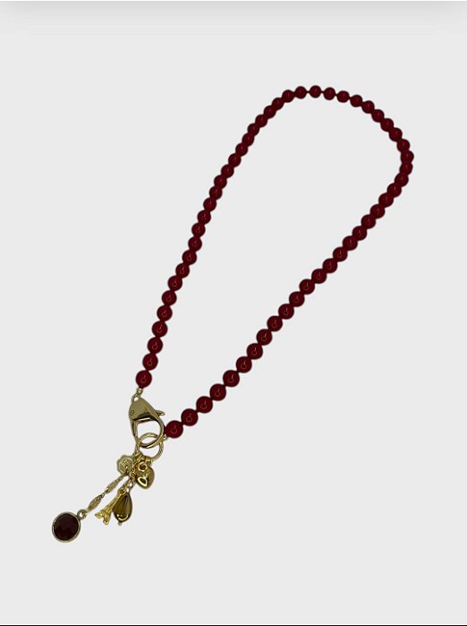 COLAR 1V. DE BOLAS DE PORCELANA VERMELHO CEREJA E PINGENTE DOURADO